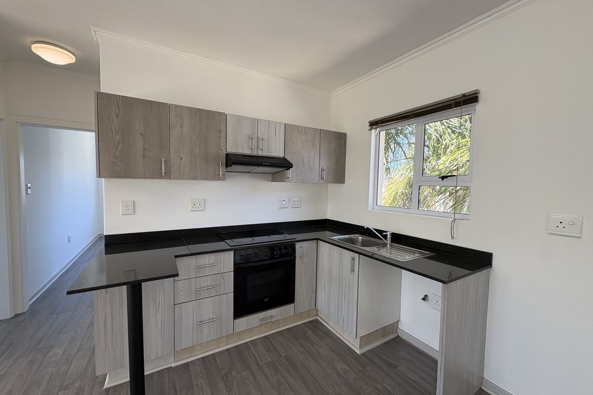 STUNNING 2 BEDROOM APARTMENT - Photo 5