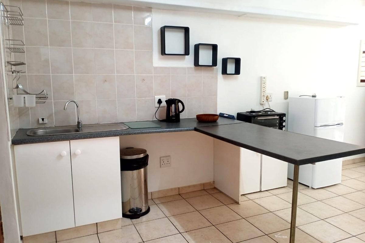 Bachelor flat (ground floor) - Photo 3