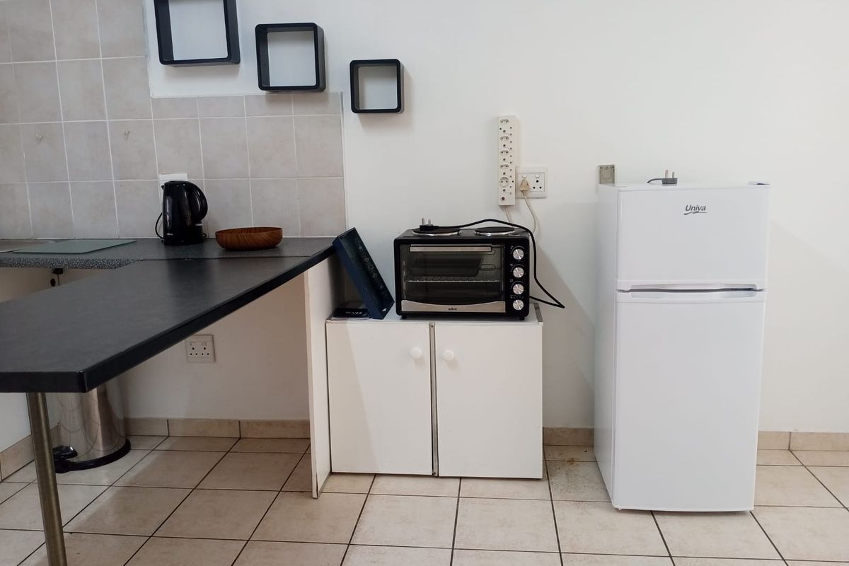 Bachelor flat (ground floor) - Photo 4