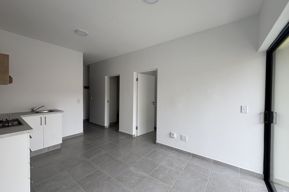 SHEFFIELD GROUND FLOOR APARTMENT. - Photo 3