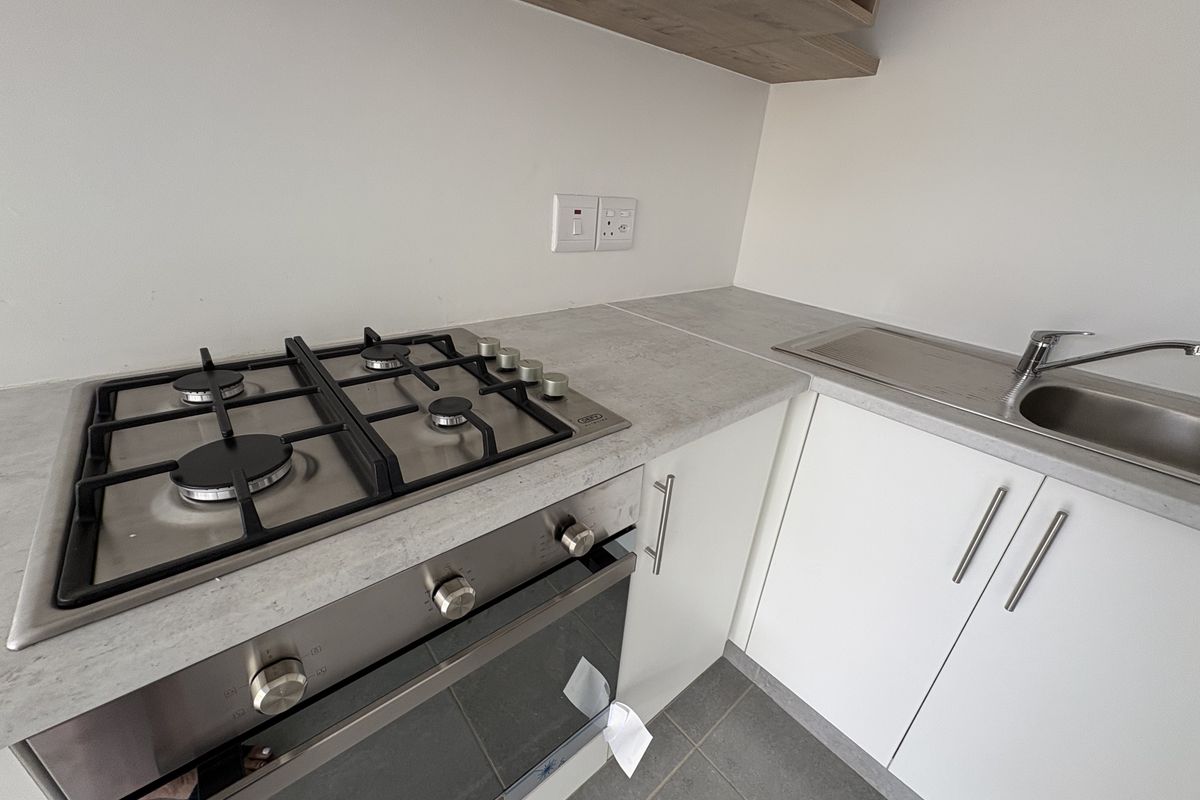 SHEFFIELD GROUND FLOOR APARTMENT. - Photo 5