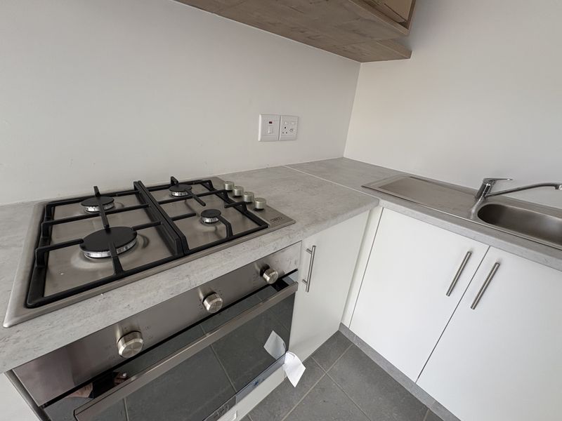 SHEFFIELD GROUND FLOOR APARTMENT. - Photo 5