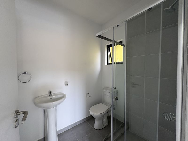 SHEFFIELD GROUND FLOOR APARTMENT. - Photo 9