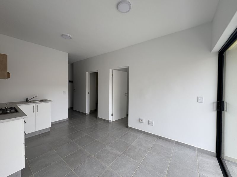 SHEFFIELD GROUND FLOOR APARTMENT. - Photo 3