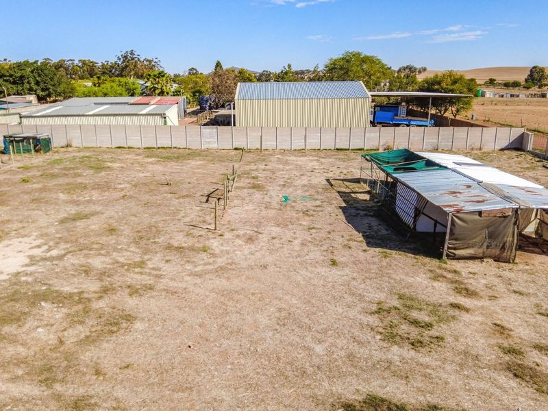 Spacious   Property with Endless Potential - Photo 10
