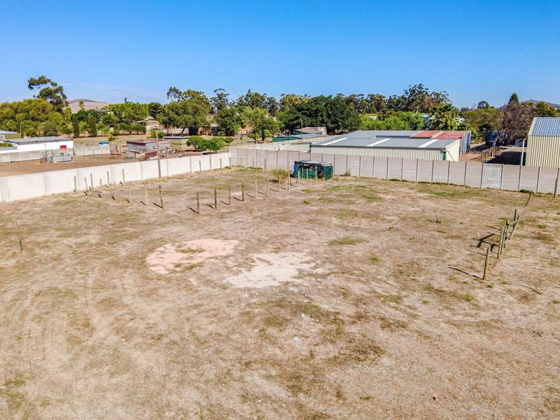 Spacious   Property with Endless Potential - Photo 8