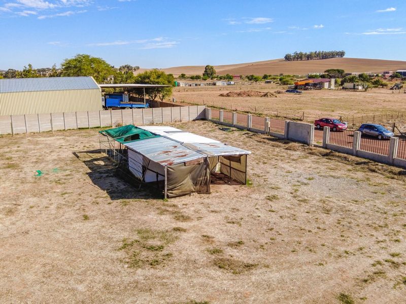 Spacious   Property with Endless Potential - Photo 7