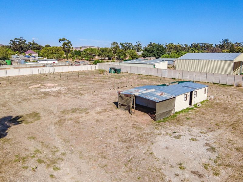 Spacious   Property with Endless Potential - Photo 6