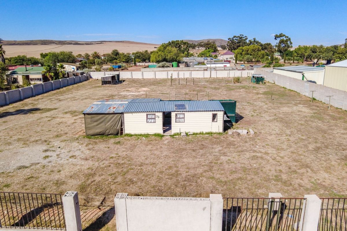 Spacious   Property with Endless Potential - Photo 4