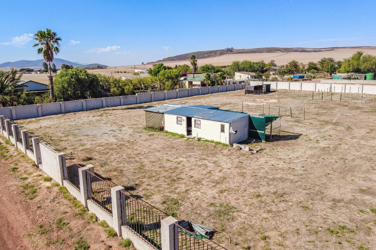 Spacious   Property with Endless Potential - Photo 5