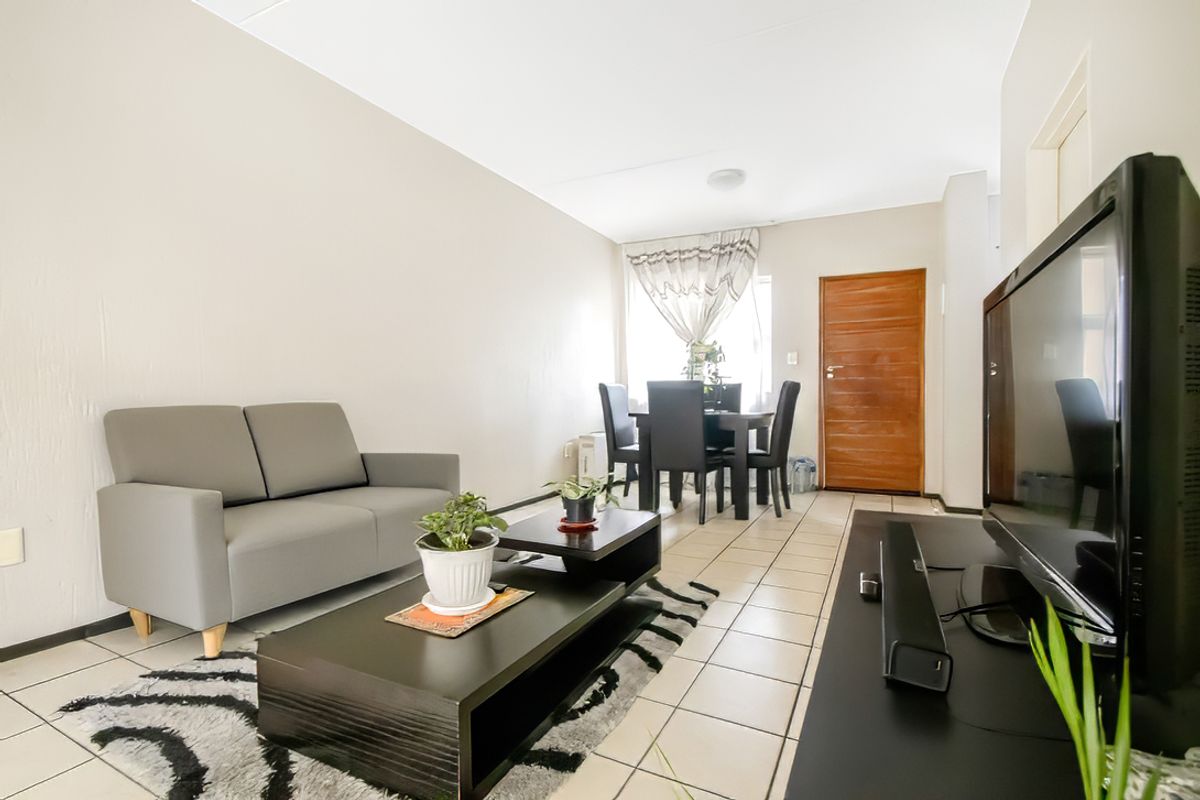 1 Bedroom Apartment - Photo 2