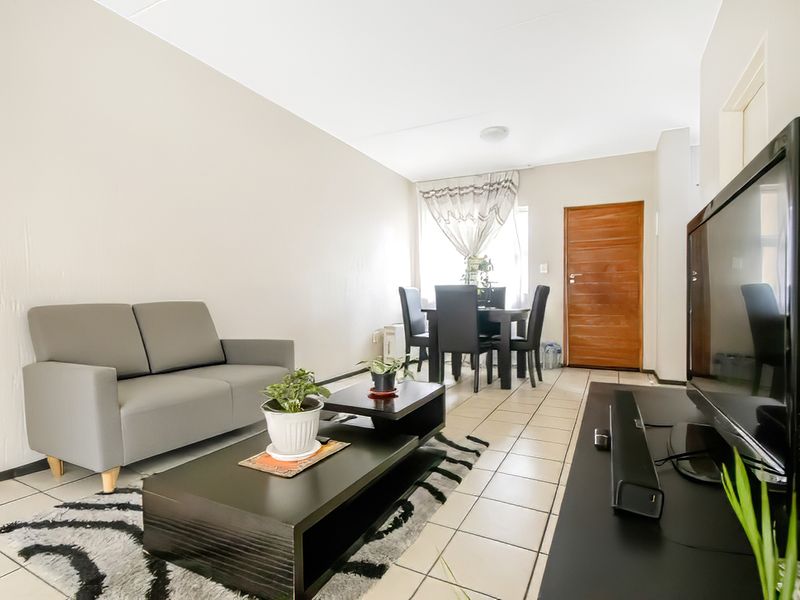 1 Bedroom Apartment - Photo 2