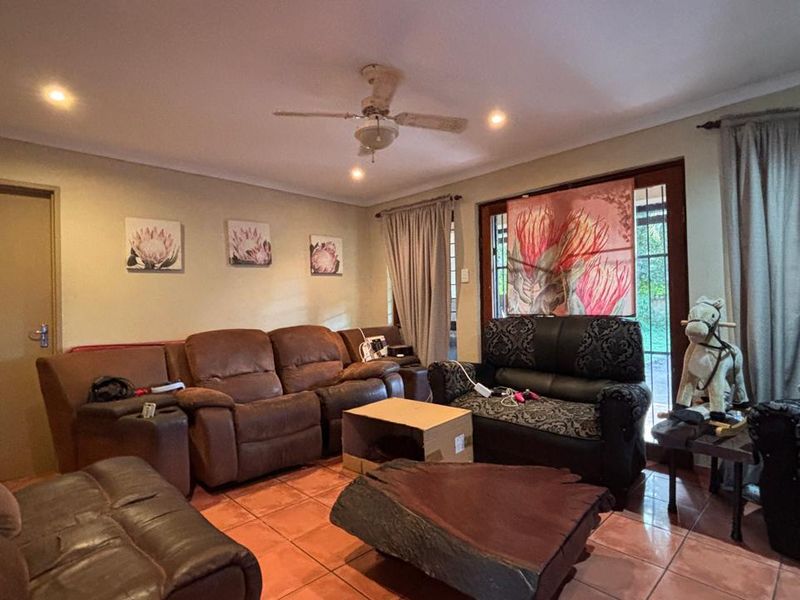 3 BEDROOM HOUSE TO LET - Photo 3