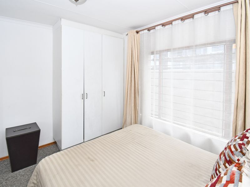 3 Bedroom Town House for sale - Photo 6