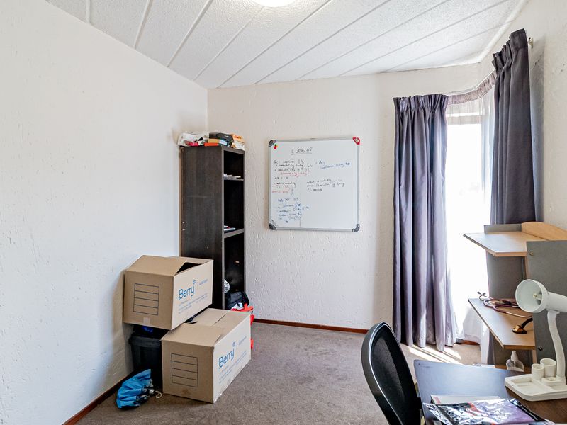 2 Bedroom 1 Bathroom First Floor Pet friendly Apartment For Sale in Glenvista - Photo 10