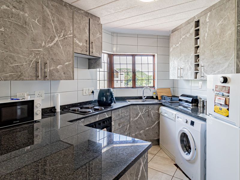 2 Bedroom 1 Bathroom First Floor Pet friendly Apartment For Sale in Glenvista - Photo 2