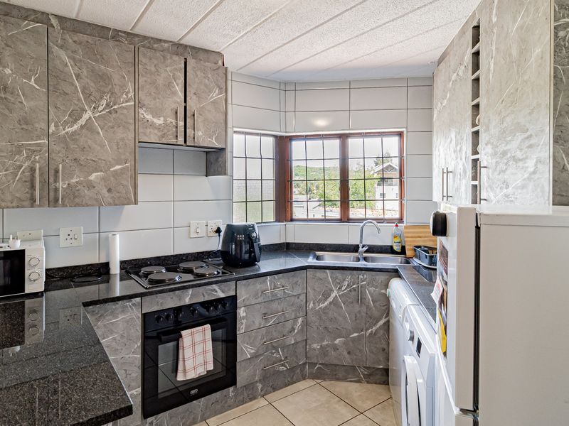 2 Bedroom 1 Bathroom First Floor Pet friendly Apartment For Sale in Glenvista - Photo 8