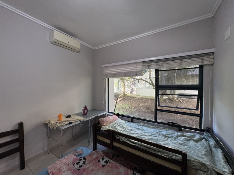 BEAUTIFUL CORNER GROUND FLOOR UNIT - Photo 10