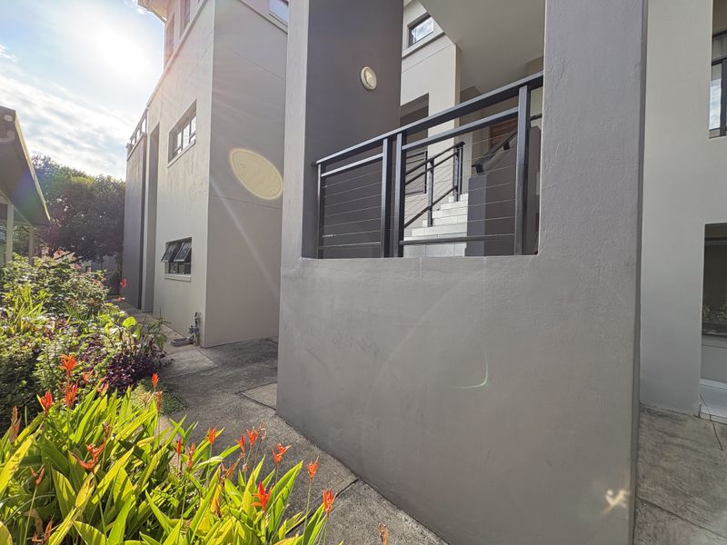 BEAUTIFUL CORNER GROUND FLOOR UNIT - Photo 5