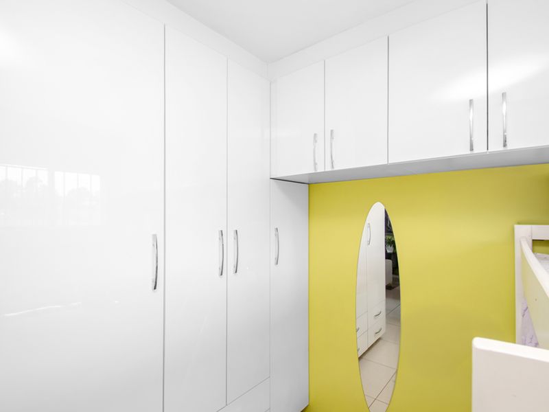 Top Floor 2-Bedroom Flat with Stunning Views | Exclusive Sole Mandate - Photo 10