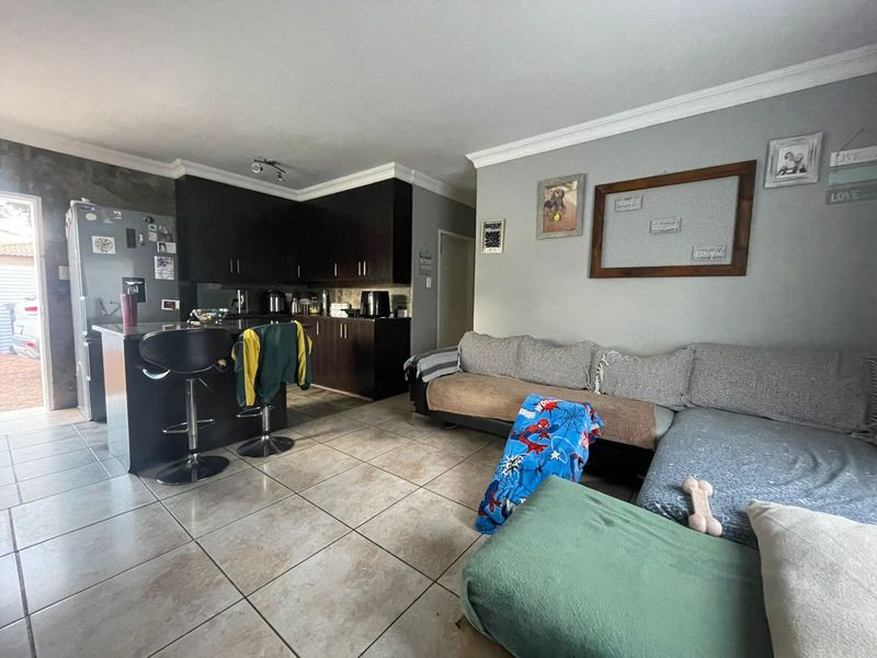 3 Bedroom house for sale - Photo 6