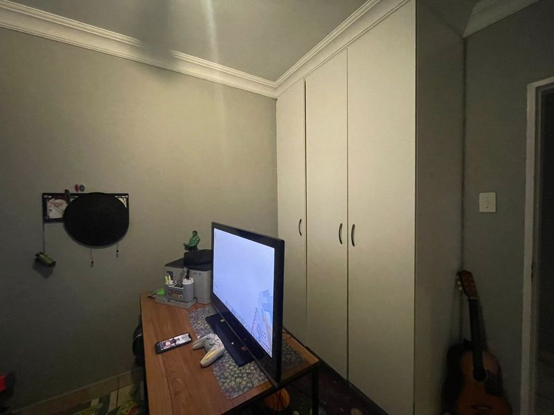 3 Bedroom house for sale - Photo 10