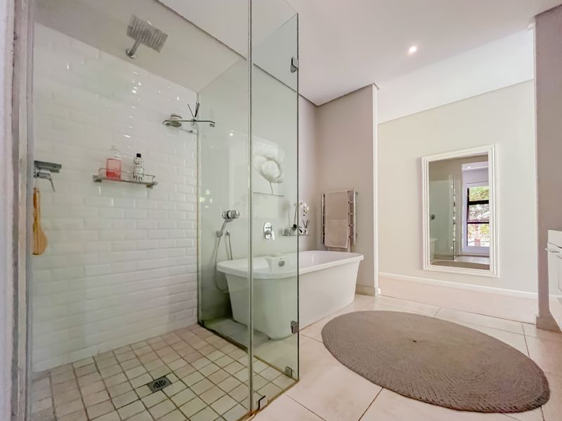 Contemporary Luxury Living in Brooklyn Estate - Photo 9