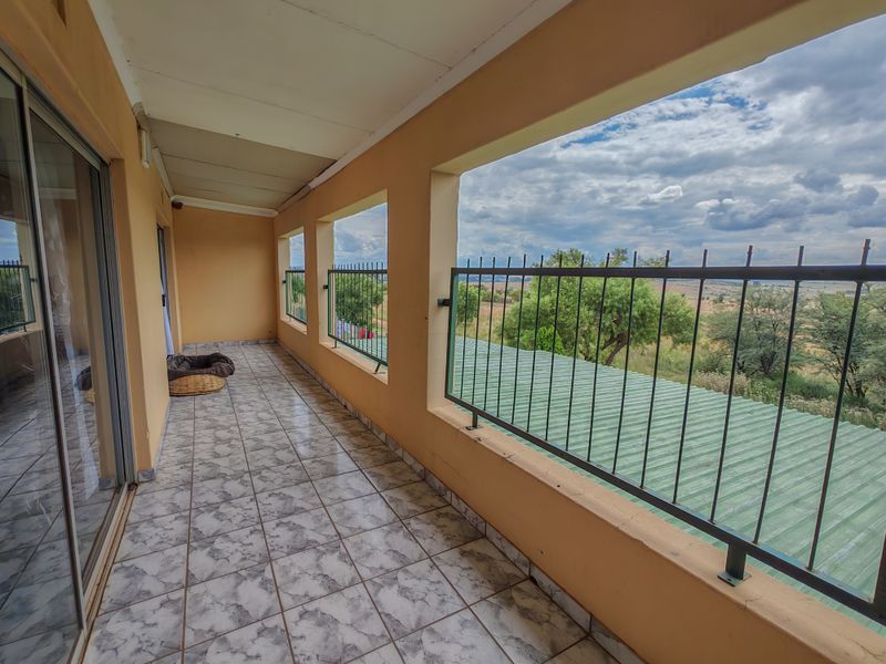 4 Bedroon House with Pool for Sale in Vaaloewer - Photo 7