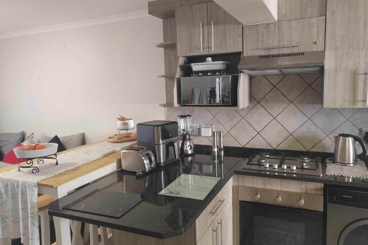 Great Investment   2 BED 2 BATH APARMENT - Photo 3