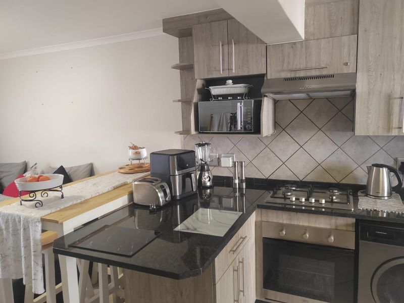 Great Investment   2 BED 2 BATH APARMENT - Photo 3