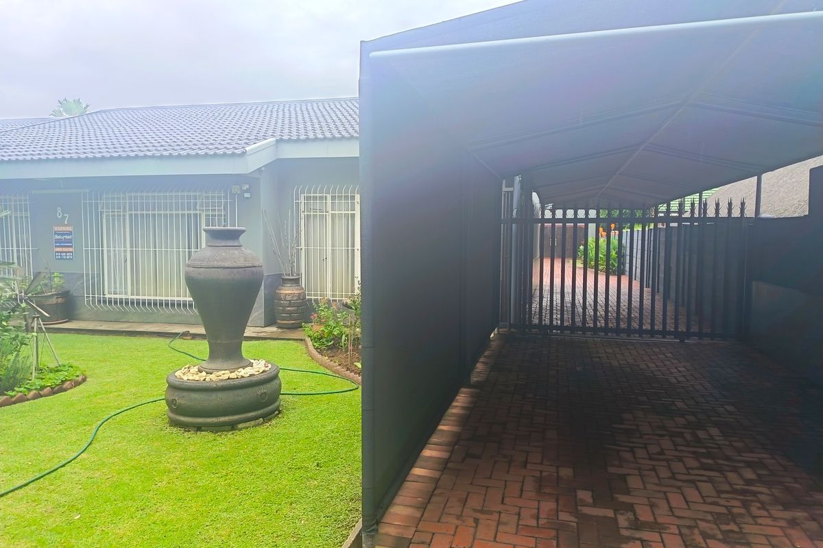 Neat as a pin four bedroom house for sale - Photo 3