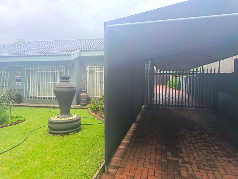 Neat as a pin four bedroom house for sale - Photo 3