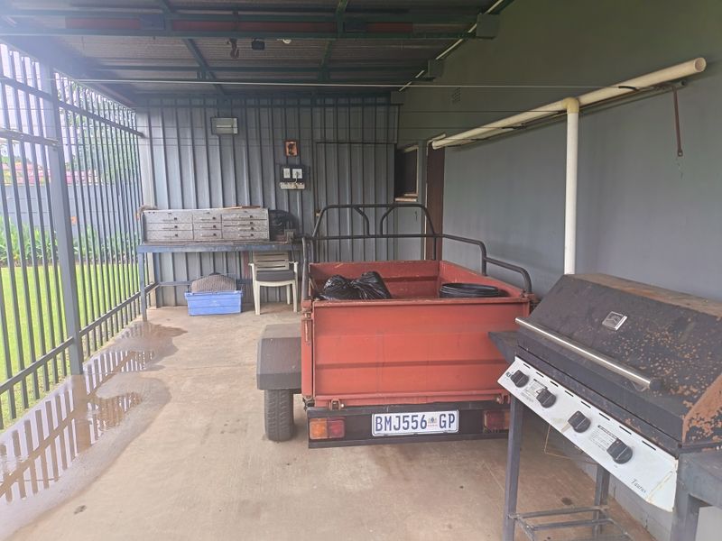 Neat as a pin four bedroom house for sale - Photo 9