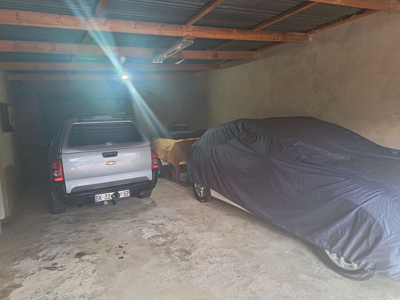 Neat as a pin four bedroom house for sale - Photo 10