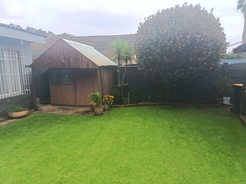 Neat as a pin four bedroom house for sale - Photo 7