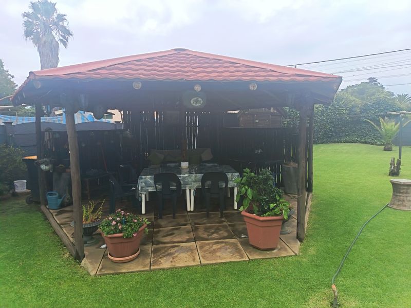 Neat as a pin four bedroom house for sale - Photo 6