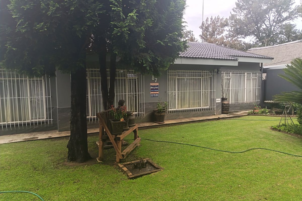 Neat as a pin four bedroom house for sale - Photo 2