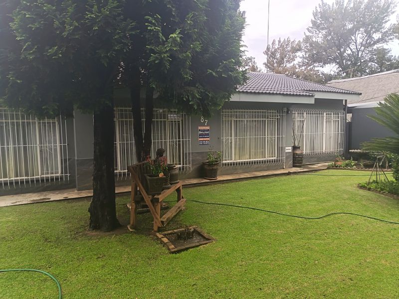 Neat as a pin four bedroom house for sale - Photo 2