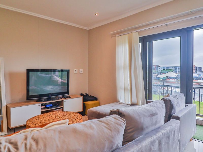 Modern One-Bedroom Apartment - Photo 10