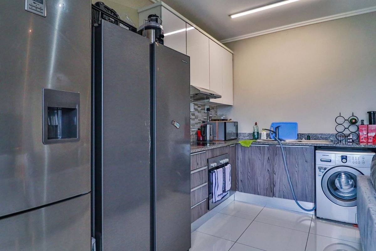 Modern One-Bedroom Apartment - Photo 5