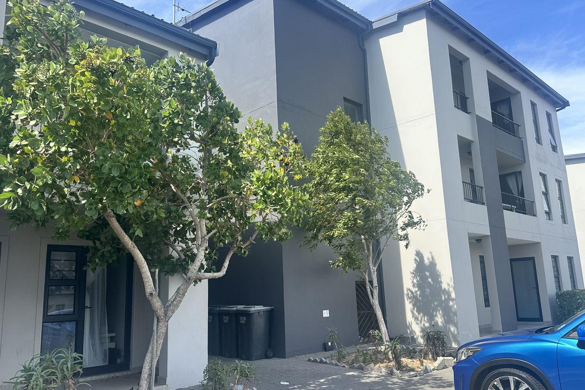 Ground Floor 2 Bedroom 2 Bath Apartment - Photo 2