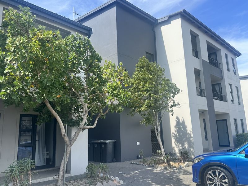 Ground Floor 2 Bedroom 2 Bath Apartment - Photo 2