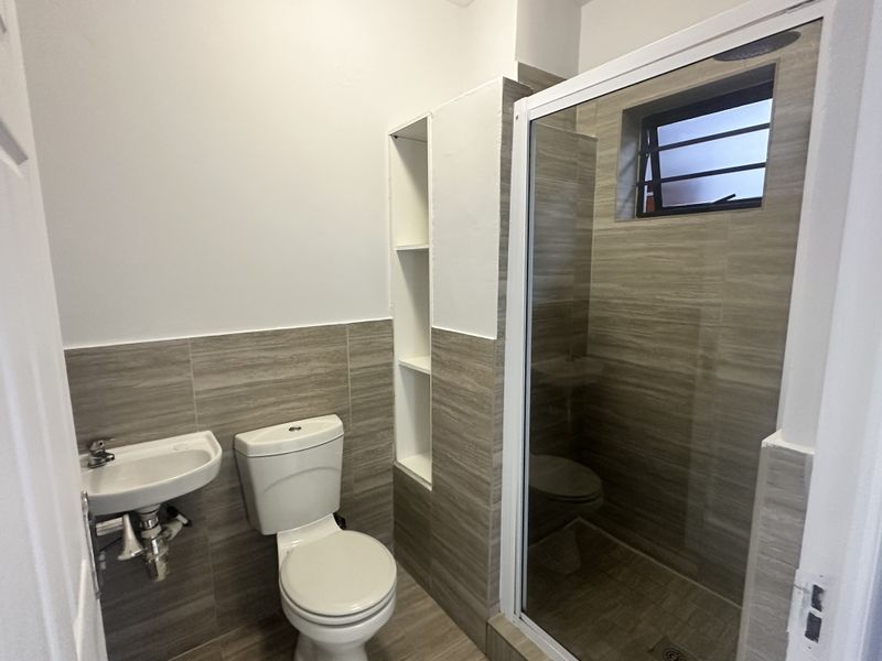 Ground Floor 2 Bedroom 2 Bath Apartment - Photo 10