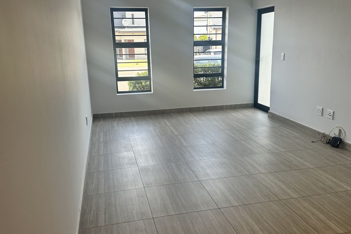 Ground Floor 2 Bedroom 2 Bath Apartment - Photo 5