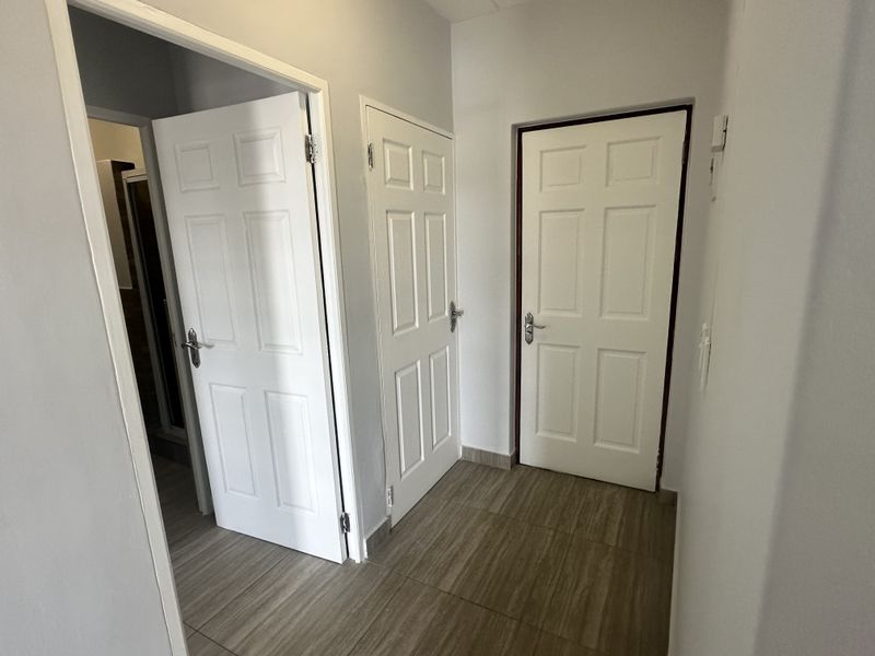 Ground Floor 2 Bedroom 2 Bath Apartment - Photo 8