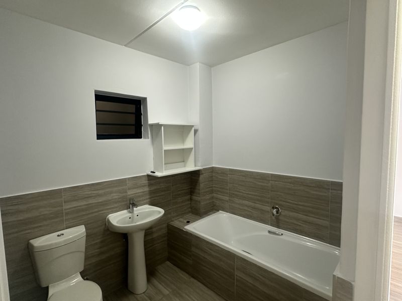 Ground Floor 2 Bedroom 2 Bath Apartment - Photo 7