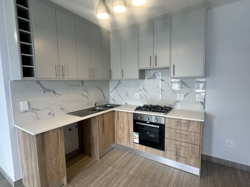 Ground Floor 2 Bedroom 2 Bath Apartment - Photo 6