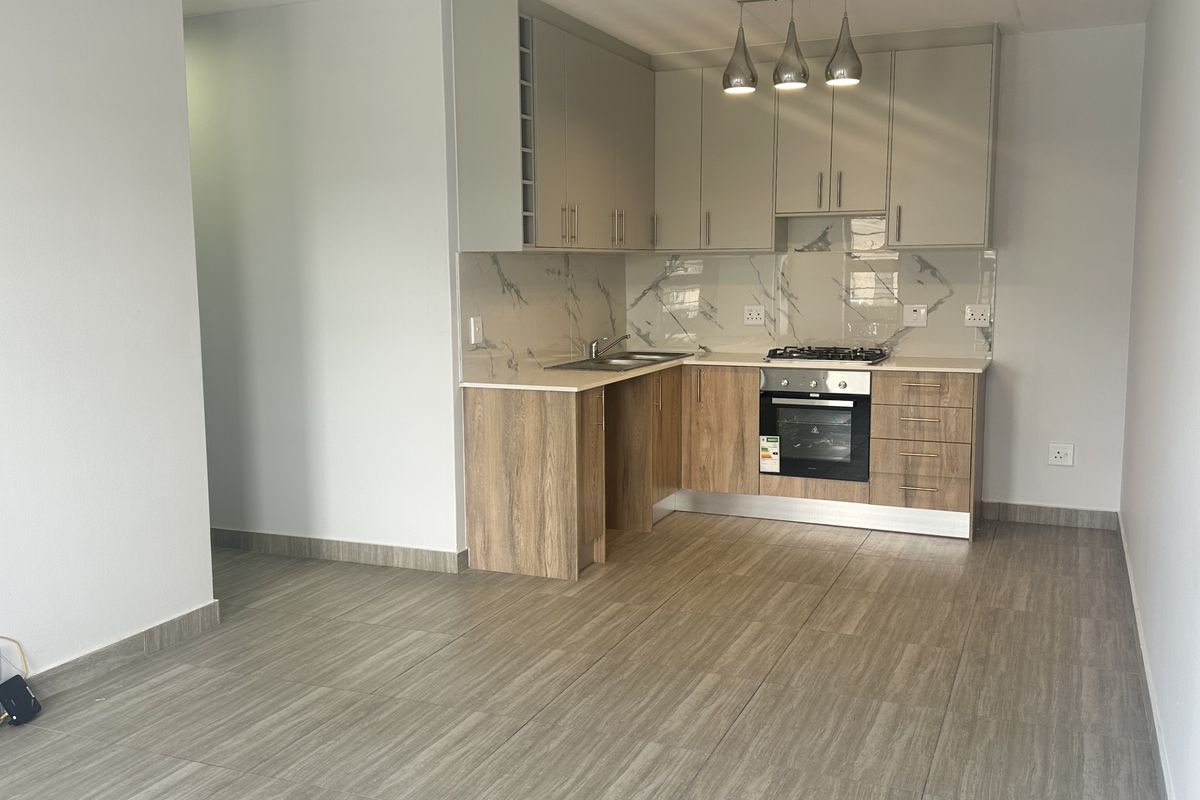 Ground Floor 2 Bedroom 2 Bath Apartment - Photo 4