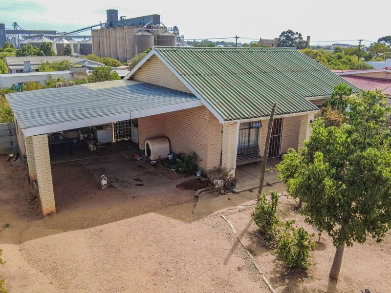 2 Bedroom Home with Flatlet Potential in Moorreesburg - Photo 3