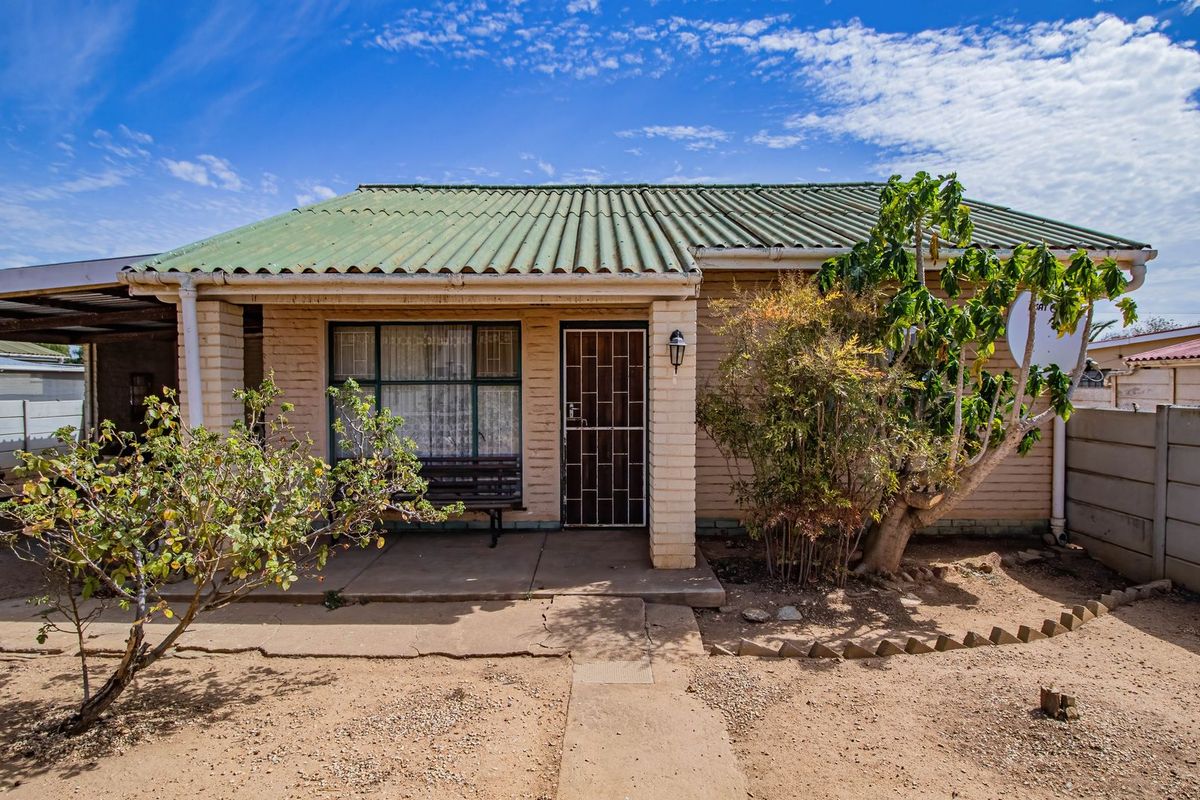 2 Bedroom Home with Flatlet Potential in Moorreesburg - Photo 5